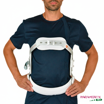 Iperestensore ortopedico a tre punti indossato, vista frontale su fondo bianco - ParamedicalShop